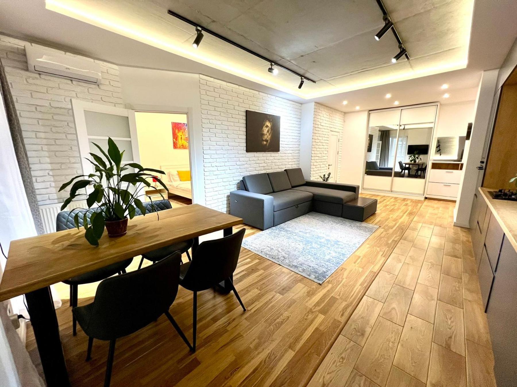 Osapart Comfortable Apartment In A Complex Great Britain Lviv Extérieur photo